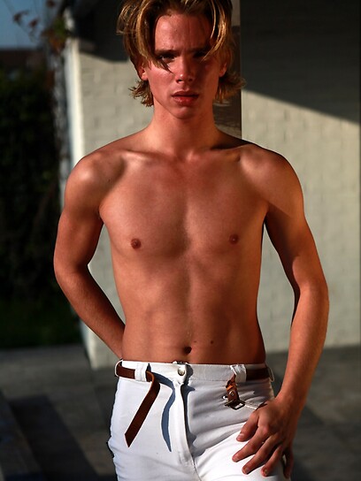 Beau  horse riding boy